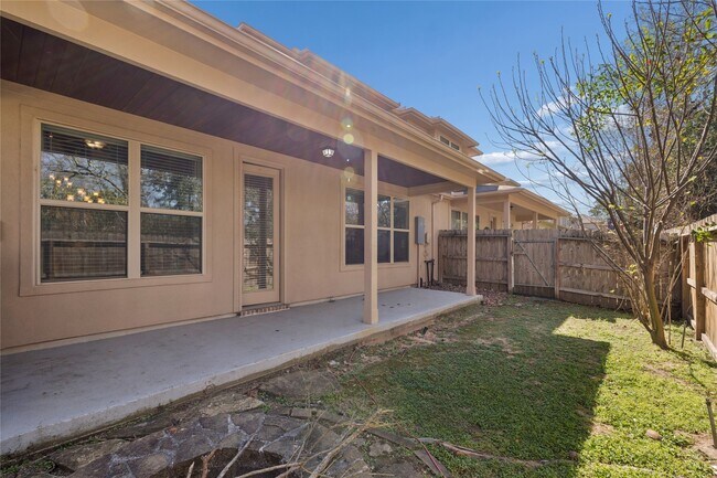 Building Photo - 9018 Meacom Dr