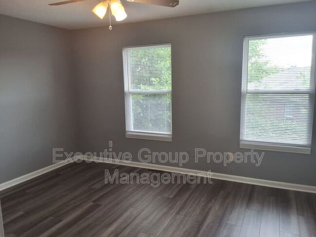 Building Photo - 1115 Crowne Pointe Dr