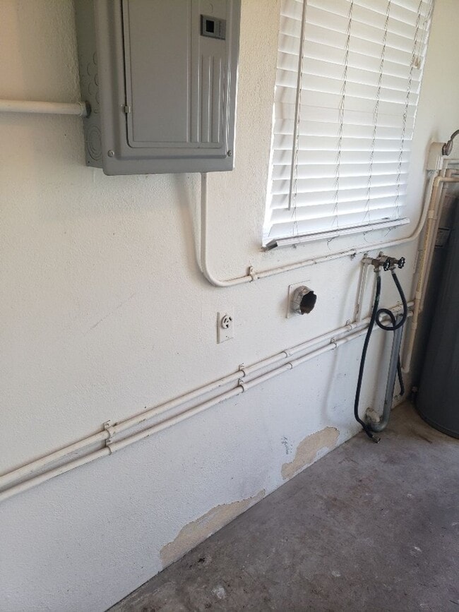 Building Photo - WR-2 Bliss Duplex