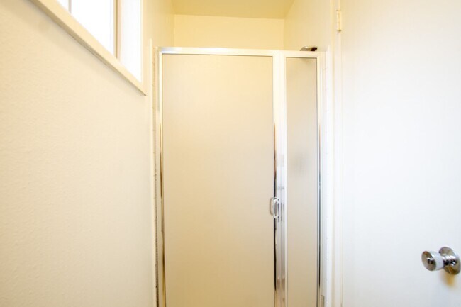 Building Photo - Garden-Level 2 Bed 2 Bath with Large Patio...