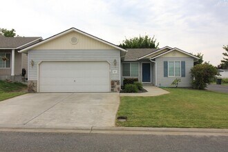 Building Photo - 3 bed, 2 bath home in Richland