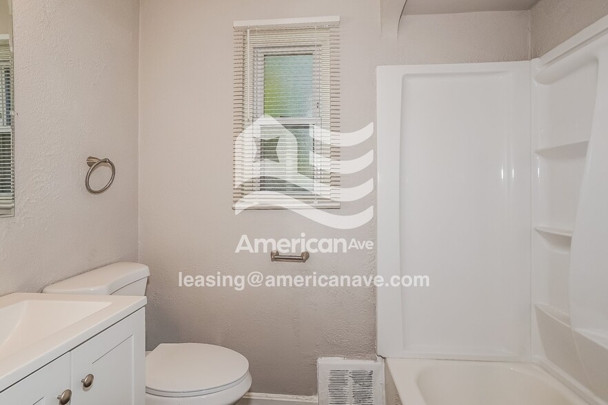 Building Photo - 3879 E 154th St