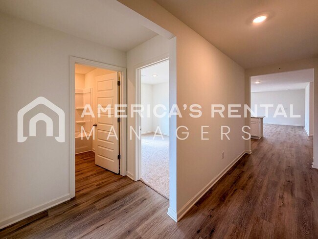 Building Photo - Available NOW! Spacious 5-Bedroom Single Level Home!