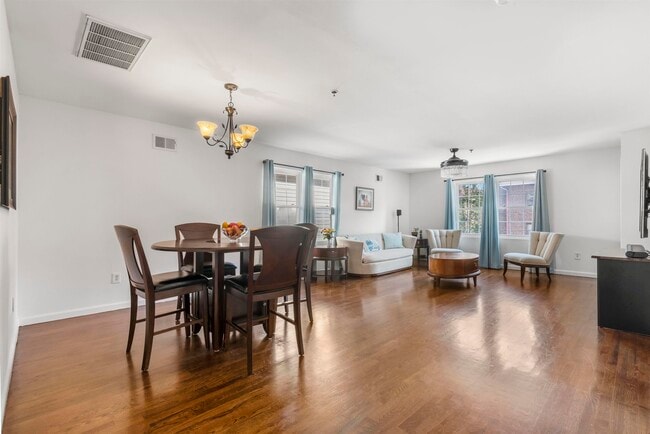 Building Photo - 519 3rd St