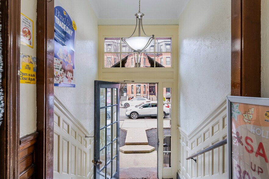 Building Photo - 230 Newbury St