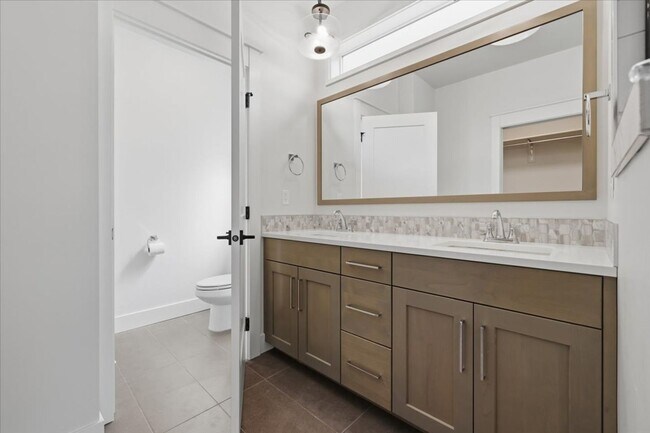 Building Photo - Heart of Eagle 3 Bed 2.5 Bath