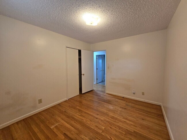 Building Photo - 2604 Geneva Ct