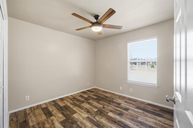 Building Photo - 141 Comanche Trail