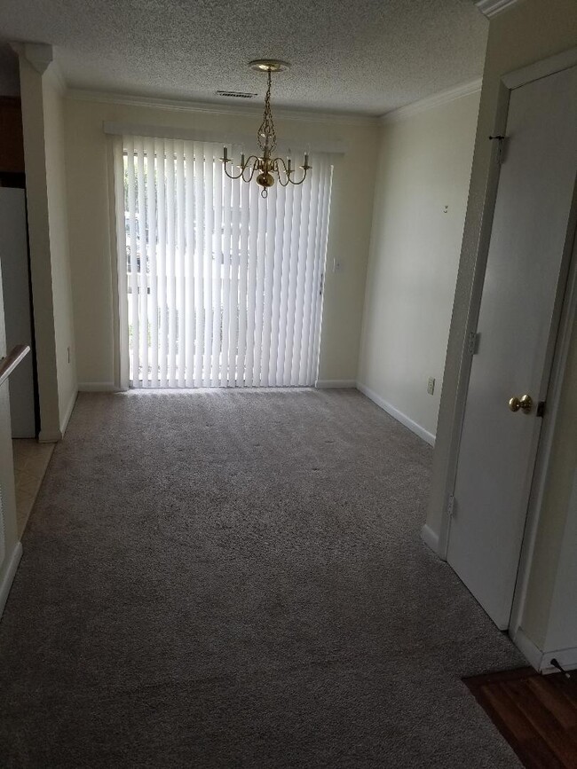 Building Photo - 2 BEDROOM 2 BATH  BOTTOM FLOOR UNIT AT MYR...