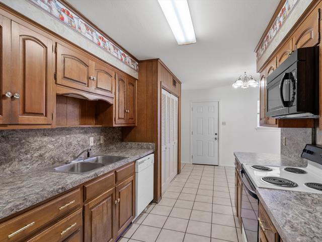 Building Photo - 4804 South Dr