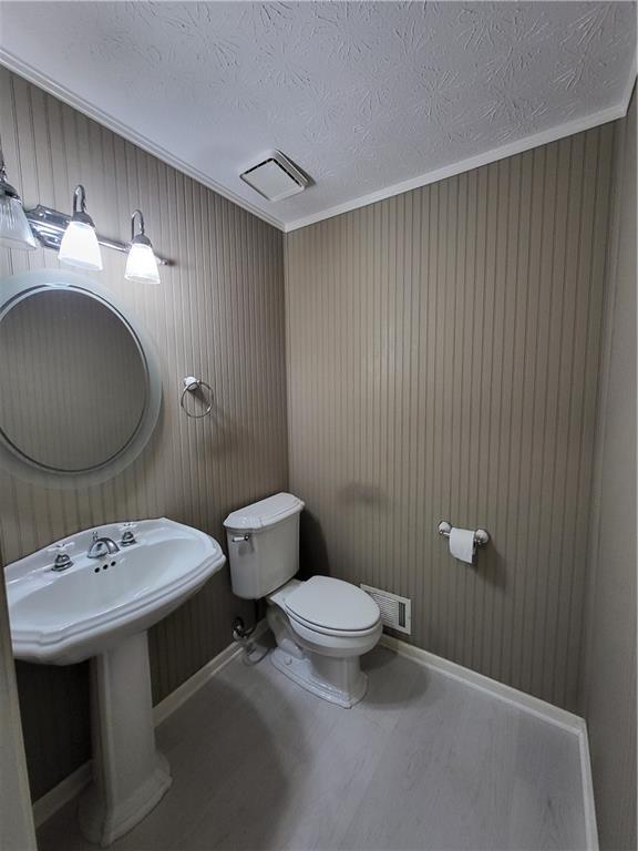 Building Photo - 2990 Riverbend Dr