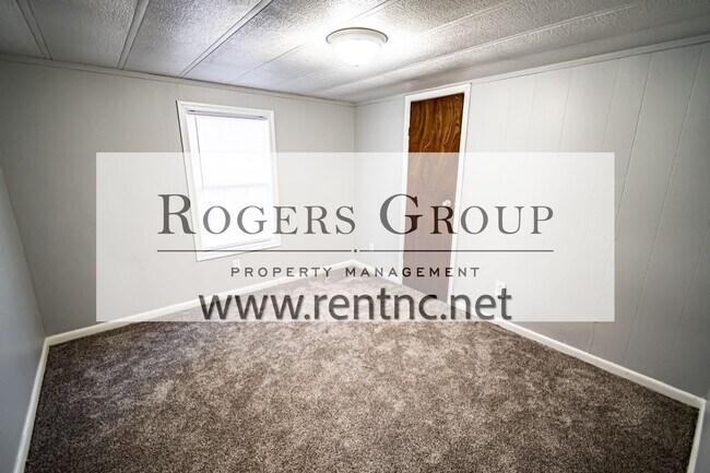 Building Photo - 543 W Green St