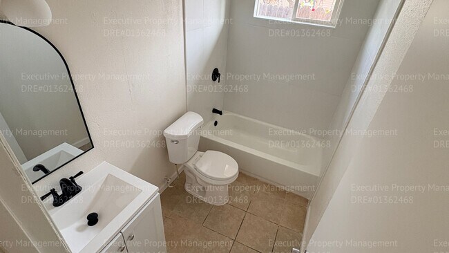 Building Photo - 3306 Gardenia Ave