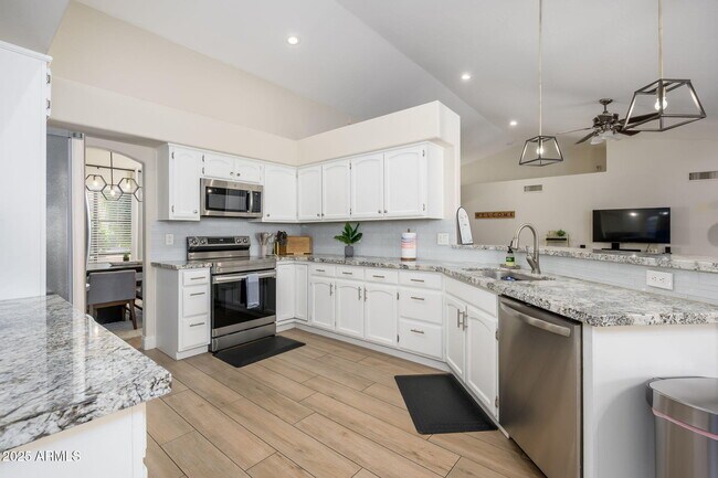 Building Photo - 5638 E Helena Dr