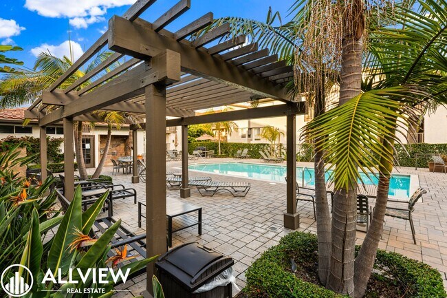 Building Photo - Beautifully Updated 2 Bed/2 Bath in Guard-Gated Ritz Pointe Community!