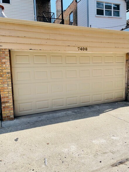 Garage - 7408 N Hoyne Ave