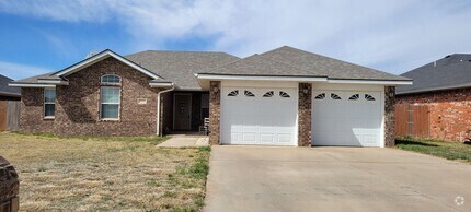 Building Photo - LARGE 4 BEDROOM HOME IN NORTHEAST CLOVIS