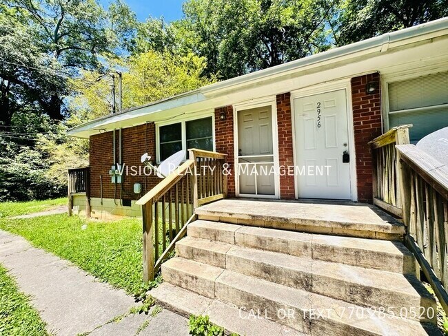 Building Photo - 2BD 1BA Duplex Unit East Point