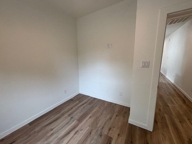 Building Photo - 216 University Ave.