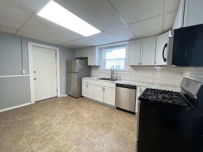 Building Photo - Two Bedroom Home - NE Side of Grand Rapids!