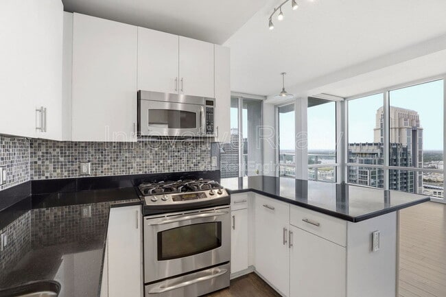 Building Photo - 150 E Robinson St