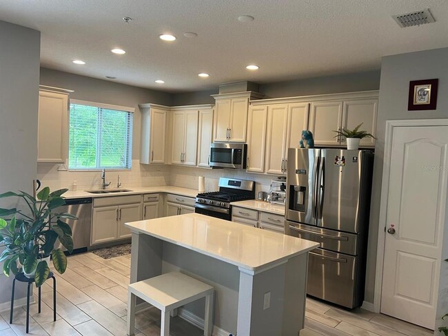 Building Photo - 393 Evertree Loop