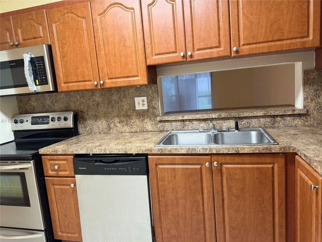 Building Photo - 8500 SW 133rd Avenue Rd