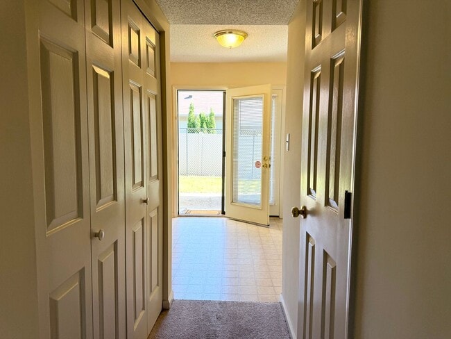 Building Photo - Private 2BD/1.5BA Townhouse in Prime NW Hi...