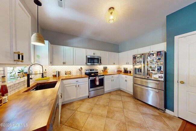 Building Photo - 345 Shepherd Trail
