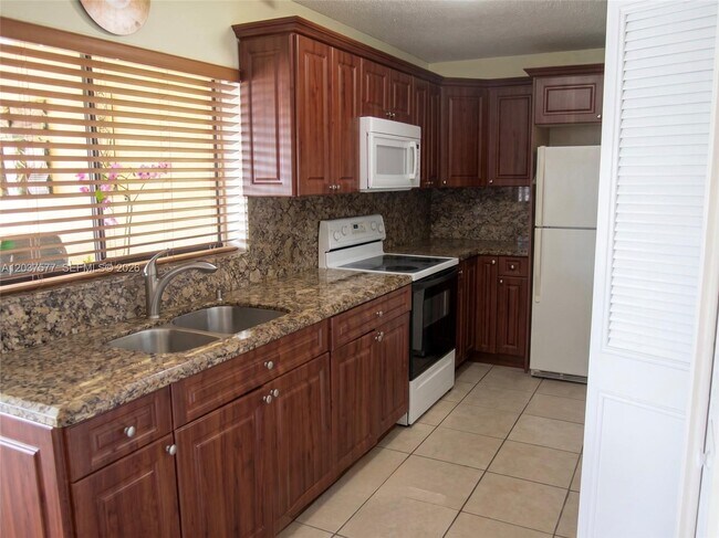 Building Photo - 4205 SW 136th Pl