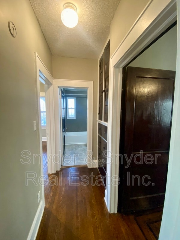 Building Photo - 418 Crestwood Ave