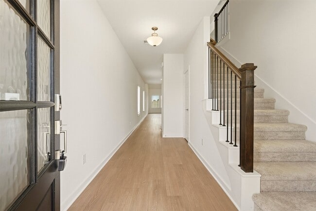 Building Photo - 32503 Midsummer Dr