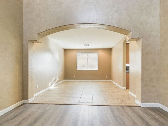 Building Photo - Carefree Hwy/27th Dr Gorgeous 6 Bedrooms/4 Bath 3695 Sq Ft Home