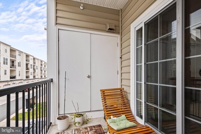 Building Photo - 43151 Wealdstone Terrace