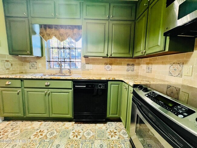 Building Photo - 2950 St Johns Ave