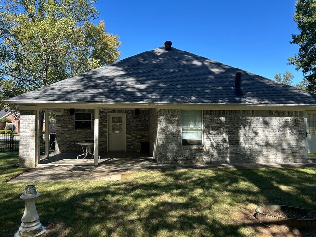 Building Photo - 101 Nemours Ct