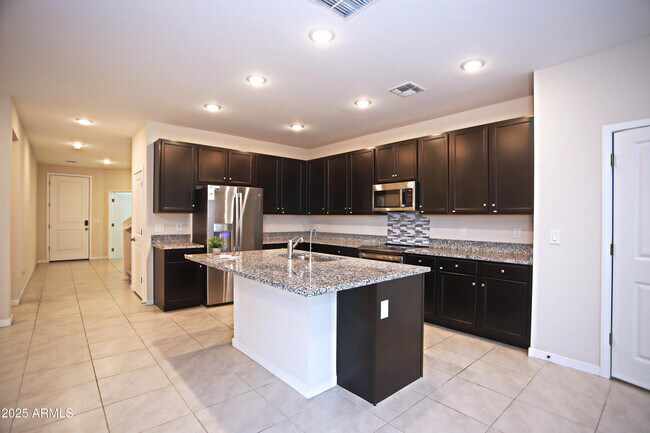 Building Photo - 7865 N 79th Ave