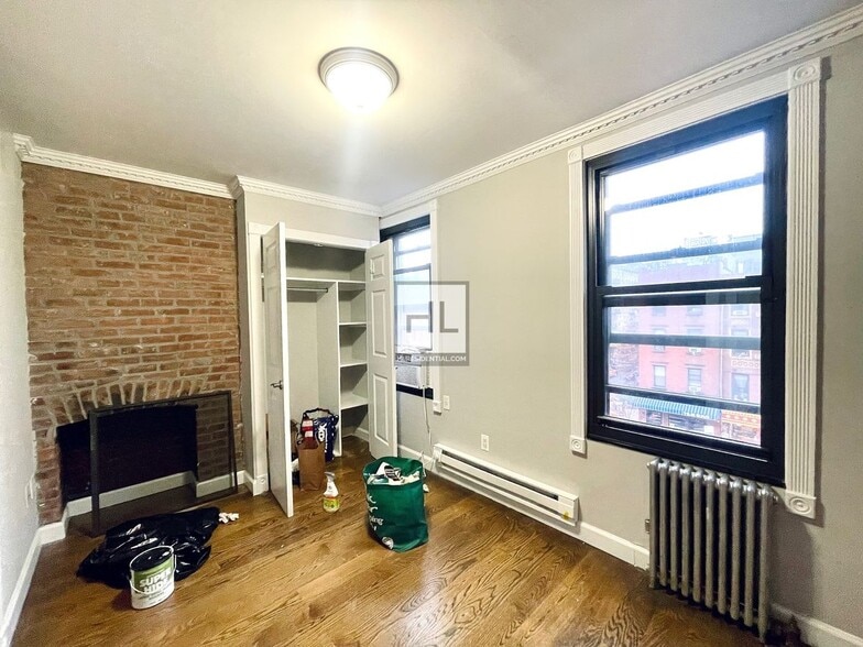 Building Photo - 1ST AVE.