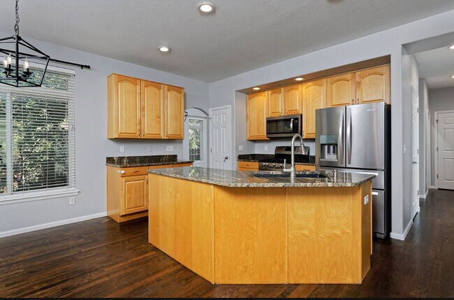 Building Photo - 7045 Pike Ct