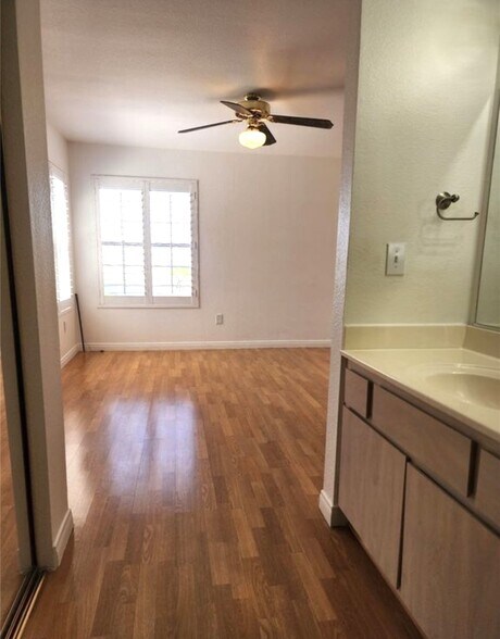 Building Photo - 231 W Horizon Ridge Pky