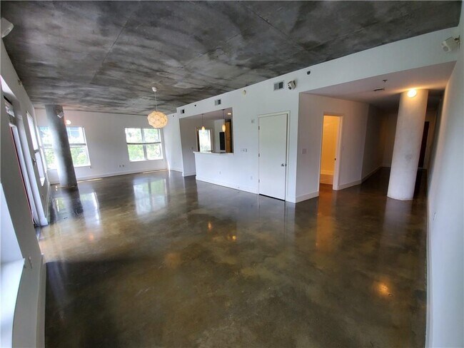 Building Photo - 845 Spring St NW