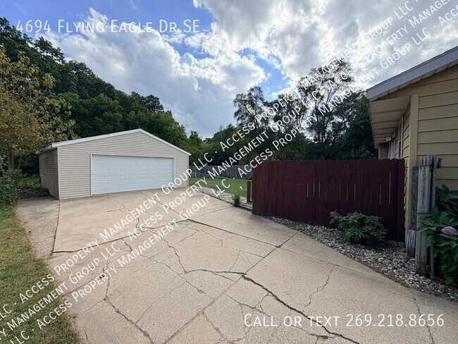 Building Photo - 4694 Flying Eagle Dr SE