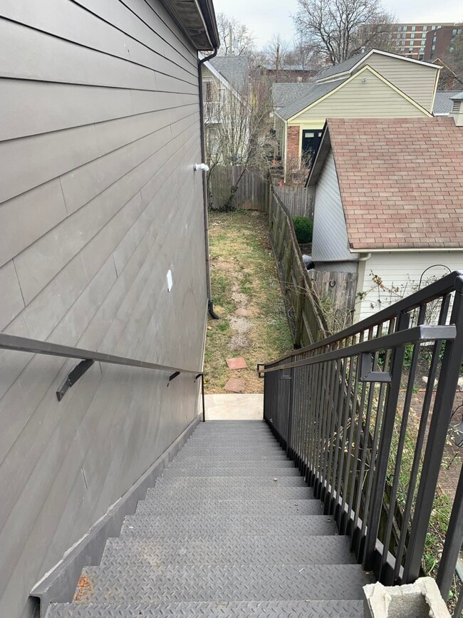 Building Photo - 721 W Main St