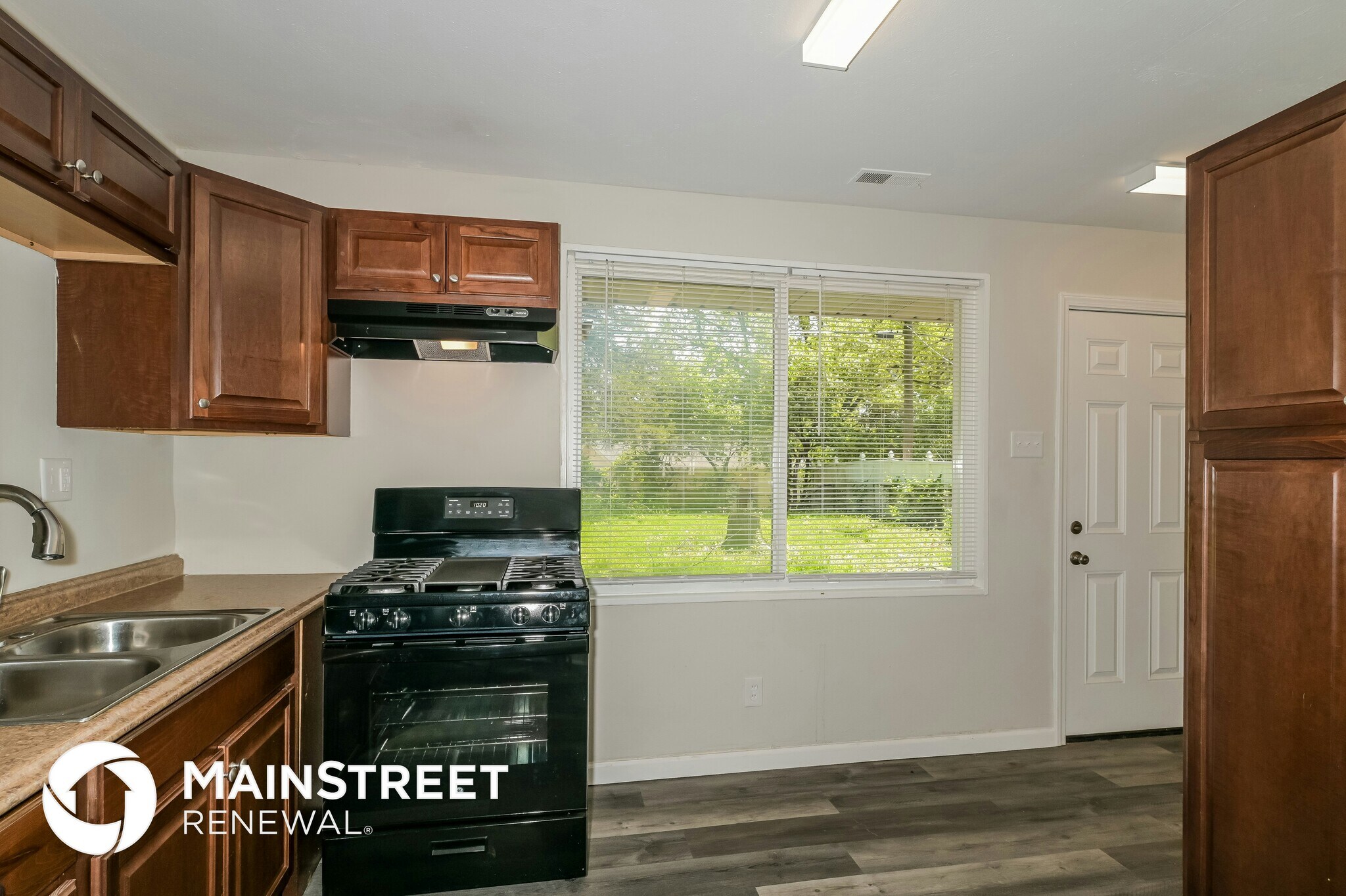 Building Photo - 9930 Duke Dr