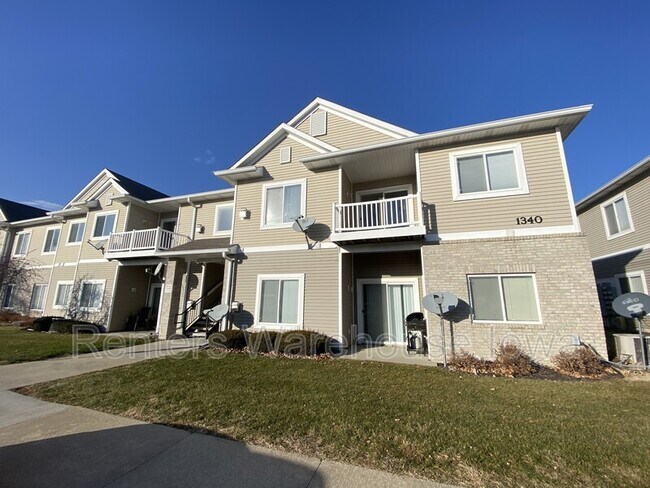 Building Photo - 1340 SE Florence Dr