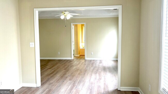 Building Photo - 2336 Pettit Dr