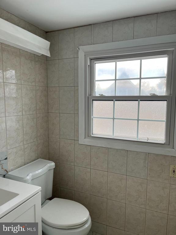 Building Photo - 42 Genesee Ln