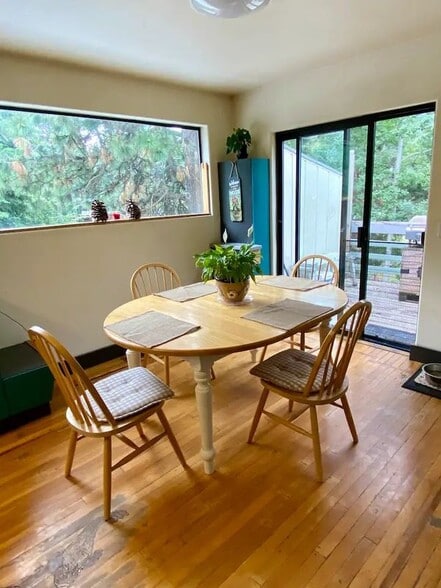 Building Photo - 4921 Plum Ave