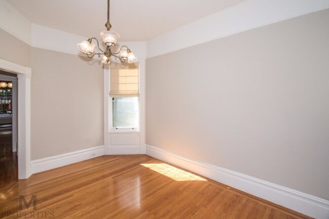 Building Photo - Eureka Valley Victorian Flat - Spacious and Pristine 1 Bed, 1 Bath