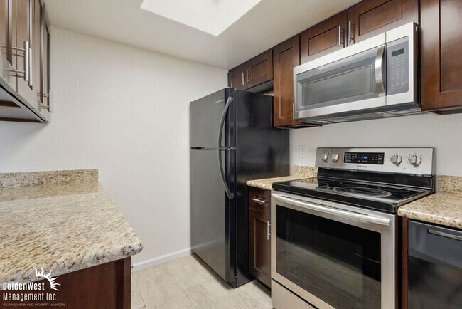 Building Photo - Beautiful 2Bda 2Ba Condo with Fireplace in Scottsdale!